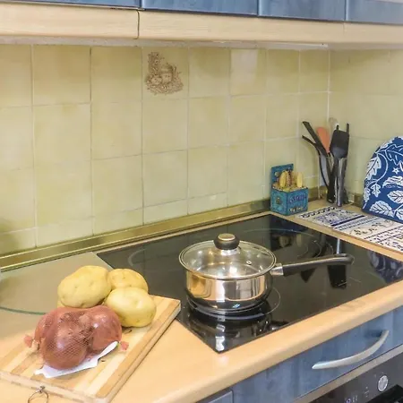 2 Bedroom Lovely In Hébergement de vacances Torrevieja