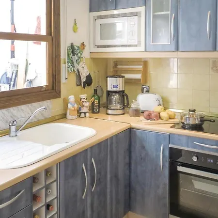 2 Bedroom Lovely In Hébergement de vacances *