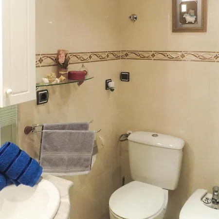 2 Bedroom Lovely In Hébergement de vacances Torrevieja