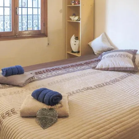 Hébergement de vacances 2 Bedroom Lovely In